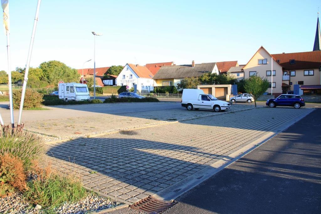 Landgasthof Frankentor Wasserlosen エクステリア 写真
