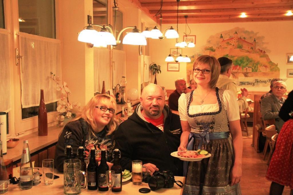 Landgasthof Frankentor Wasserlosen エクステリア 写真